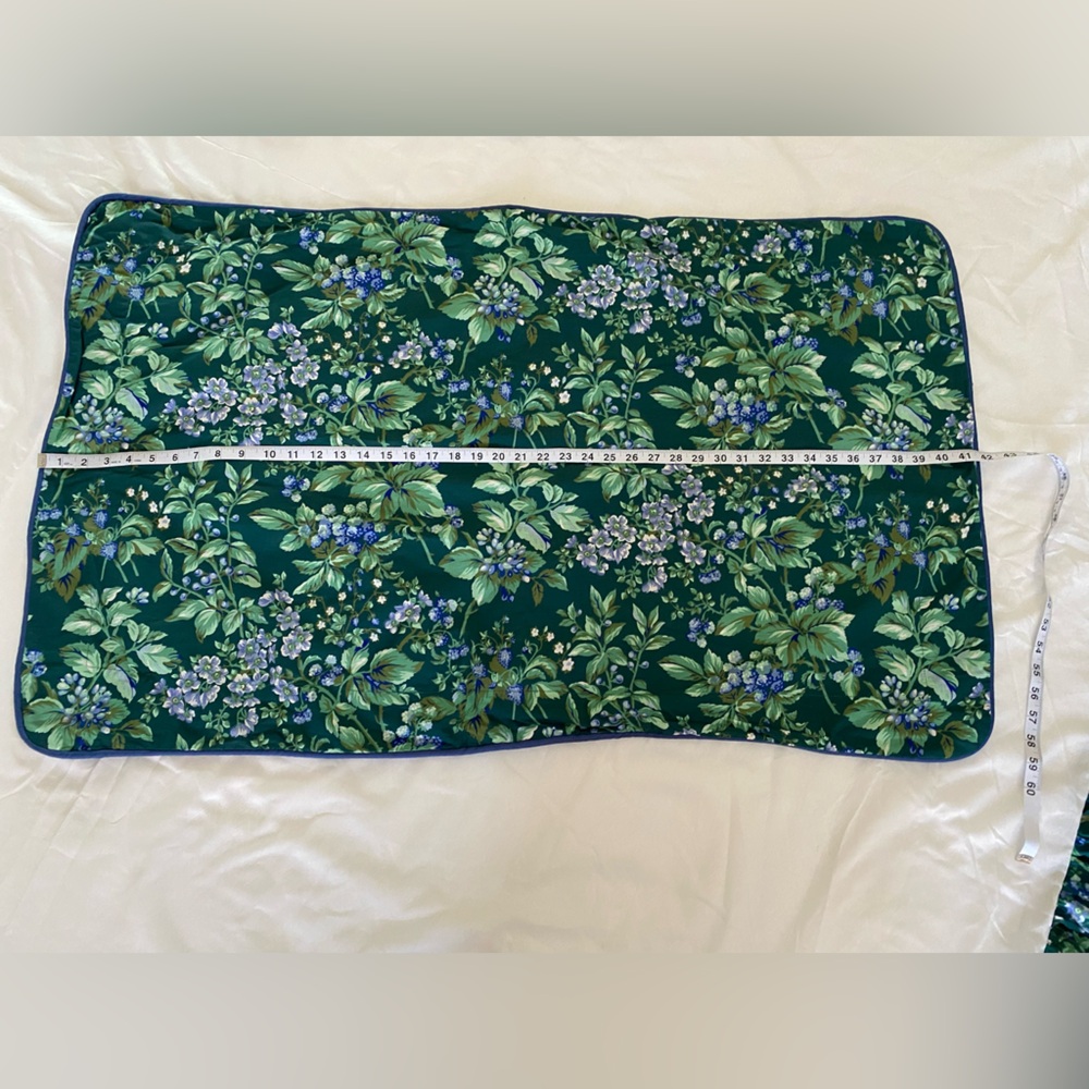 LAURA ASHLEY Lifestyles BRAMBLE Bedskirt and Pillow Shams - Picture 4 of 11